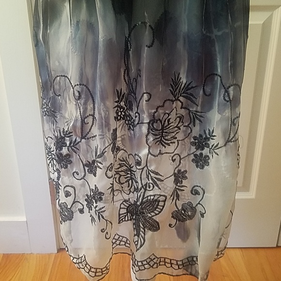 Dress - Picture 3 of 7